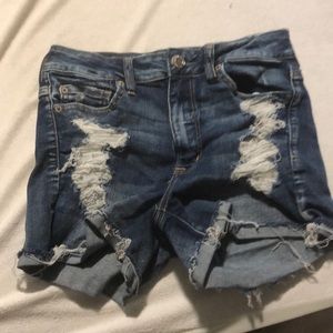 Dark Wash Strectxhy Jean shorts!